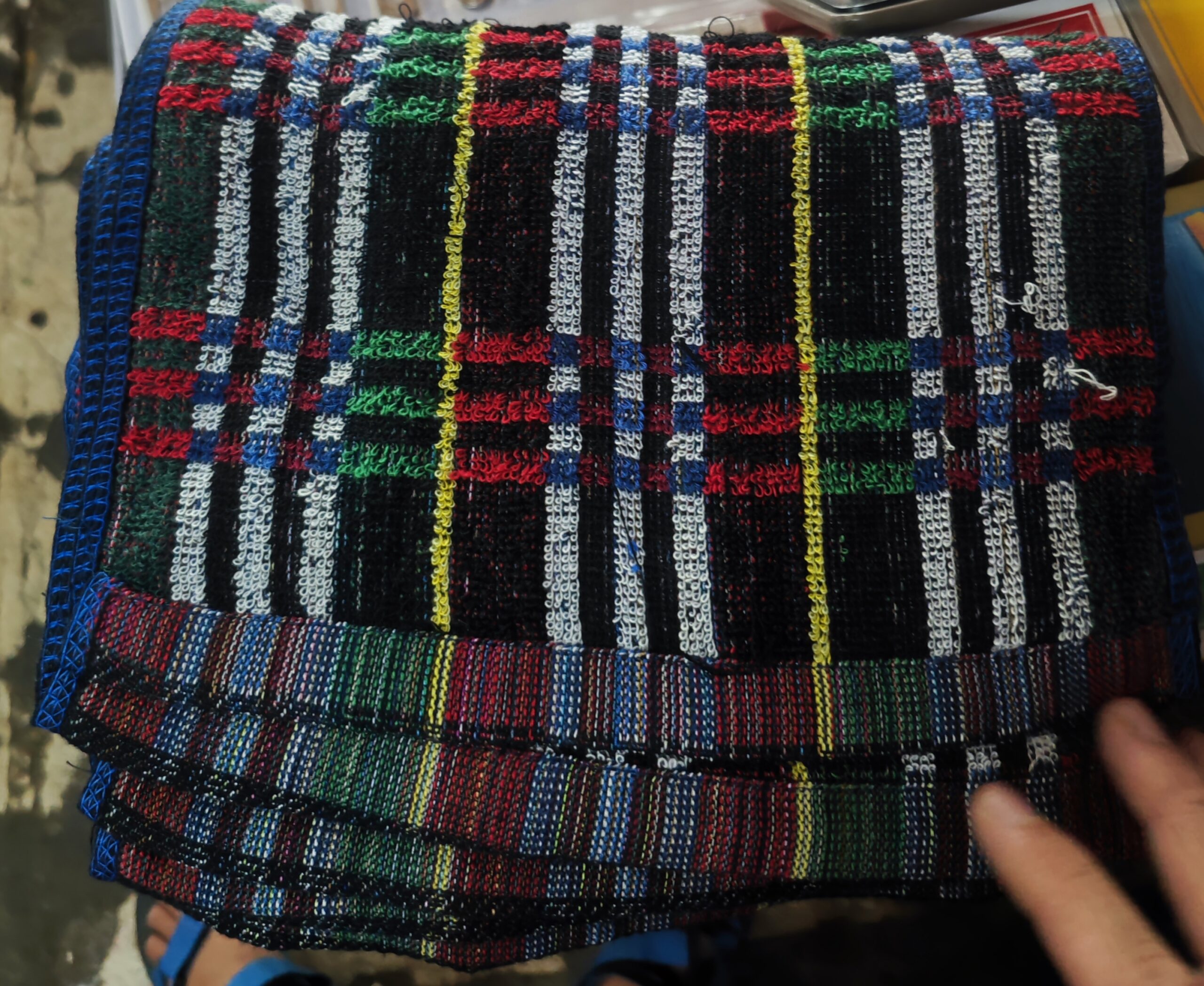 Khăn thổ cẩm bé