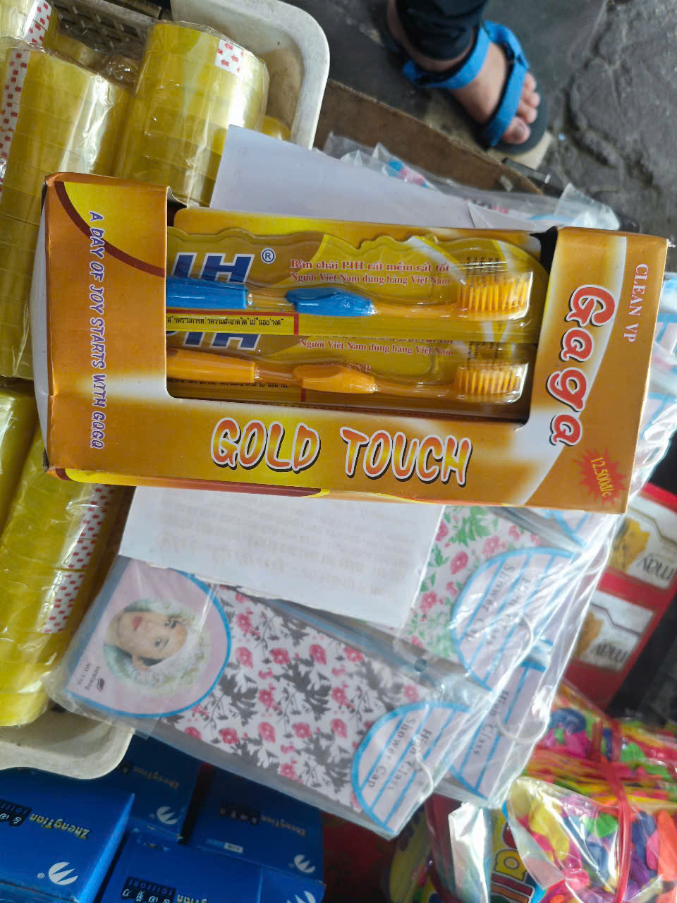 Hộp bàn chải gaga 12 chiếc